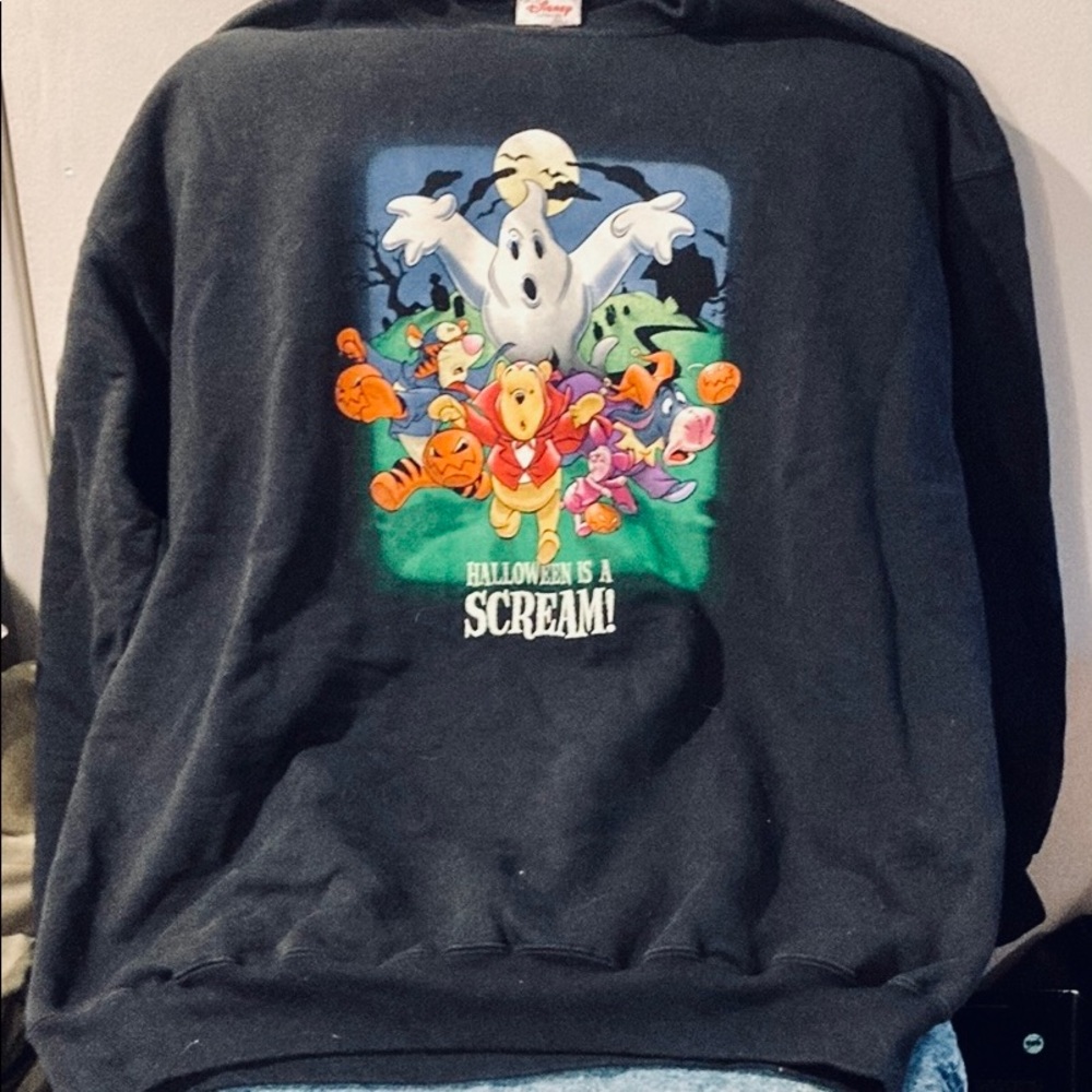 WINNIE THE POOH HALLOWEEN SWEATSHIRT GENTLY USED CONDITION